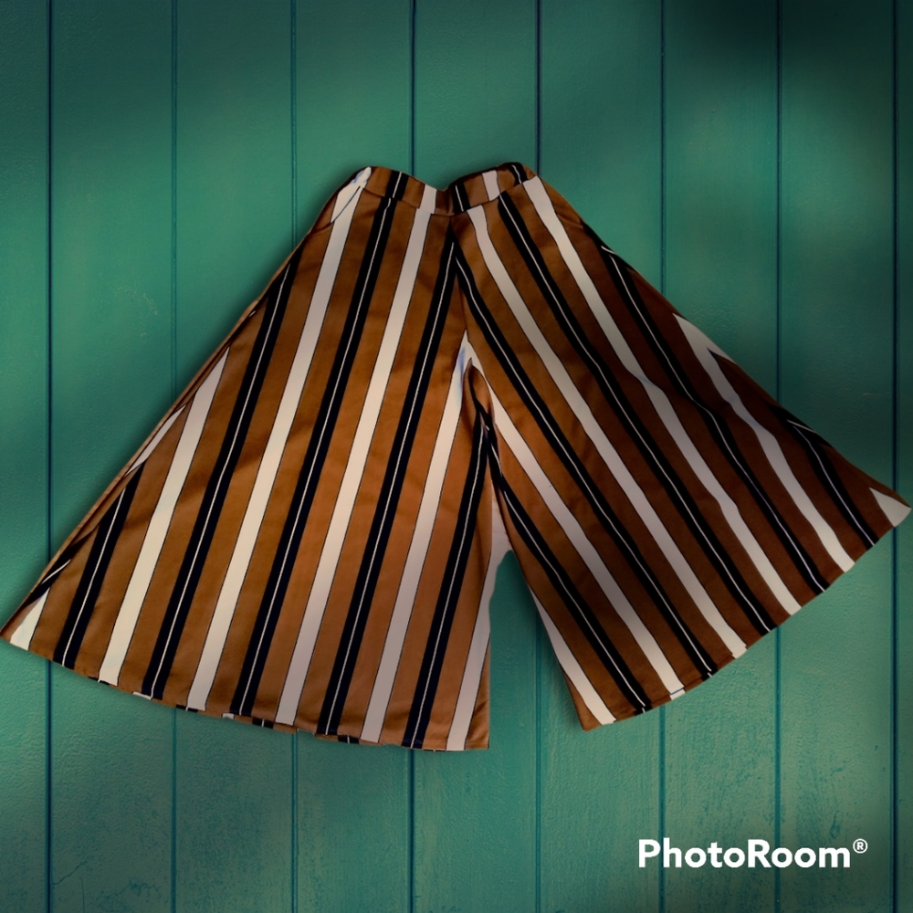 Palazzo pants. Missing or no Label.